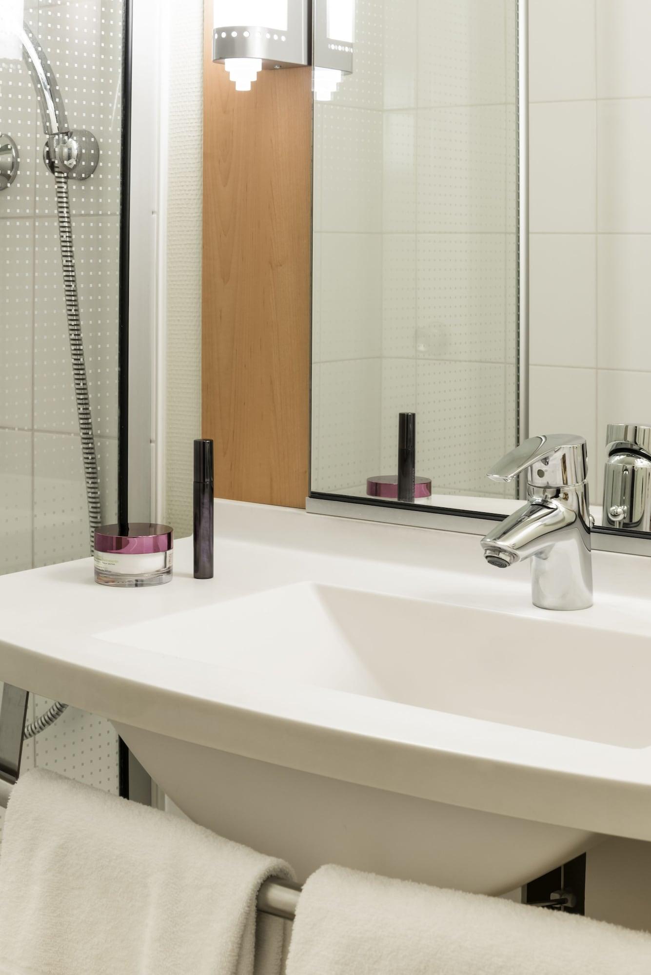 Hotel Ibis Paris Porte De Bercy