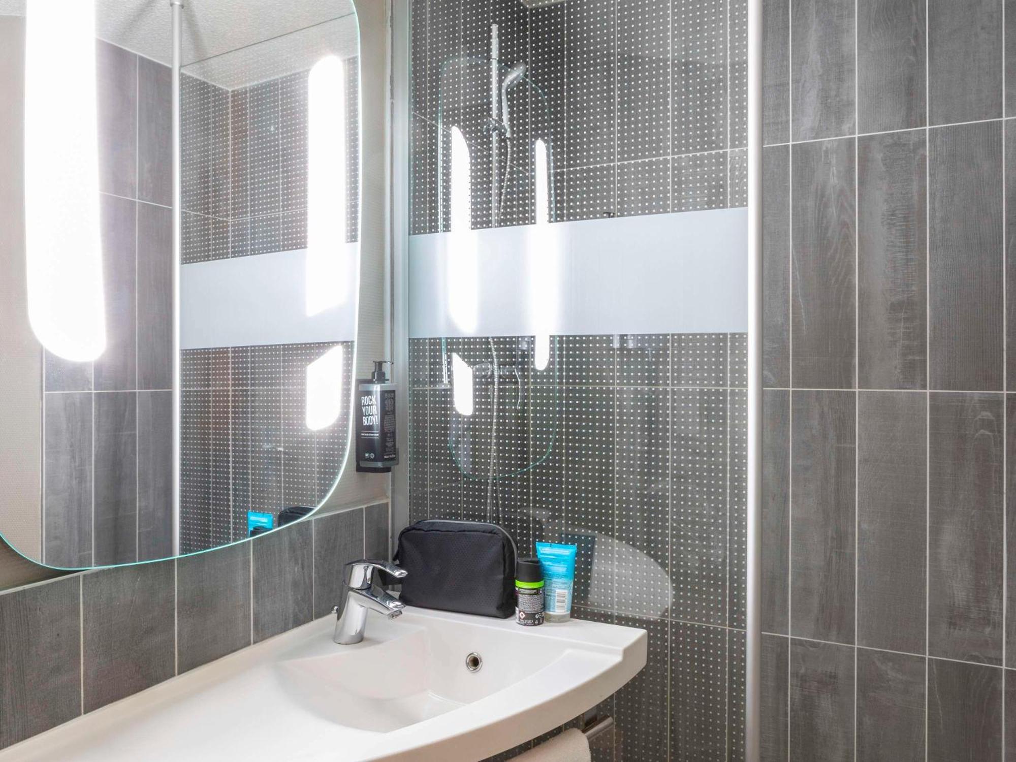 Hotel Ibis Paris Porte De Bercy